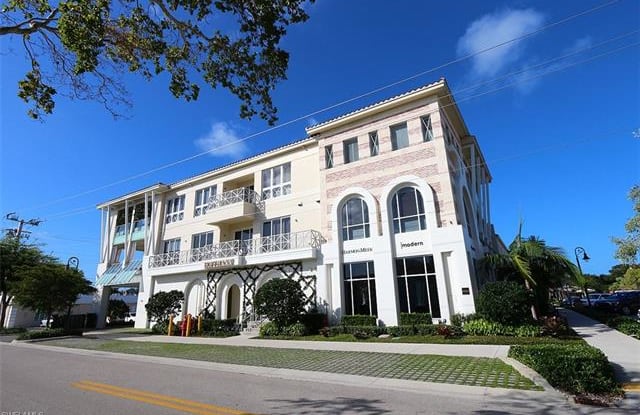 382 12th AVE S - 382 12th Avenue South, Naples, FL 34102