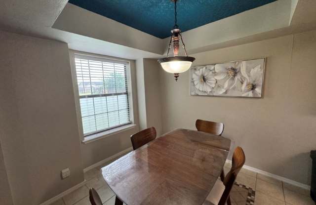 3-bedroom Condo in Quail Springs area, fully furnished! You only pay Electric and Internet! Gallery 4