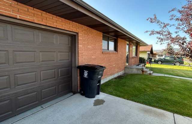 3470 S Hillcrest Dr photos photos