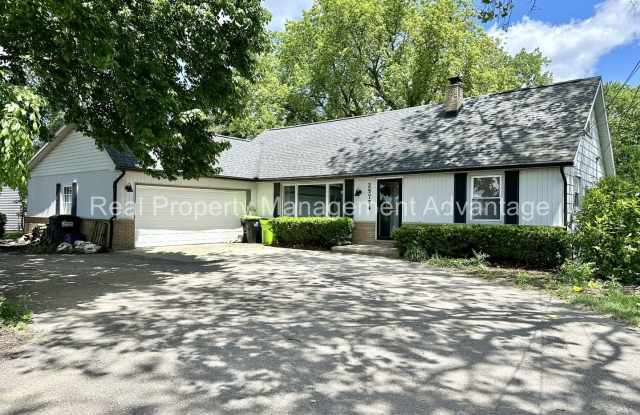 Novi Charmer with 4 Bedrooms and 2 Full Baths photos photos