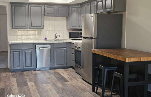 FREE CABLE  INTERNET....WATER  TRASH INCLUDED IN RENT photos photos