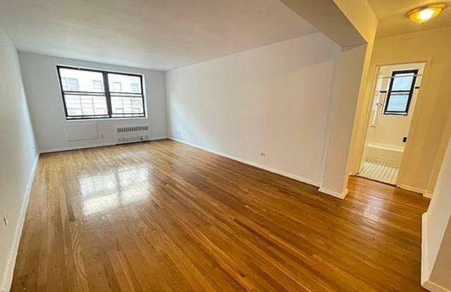 1549 Townsend Avenue Gallery 2