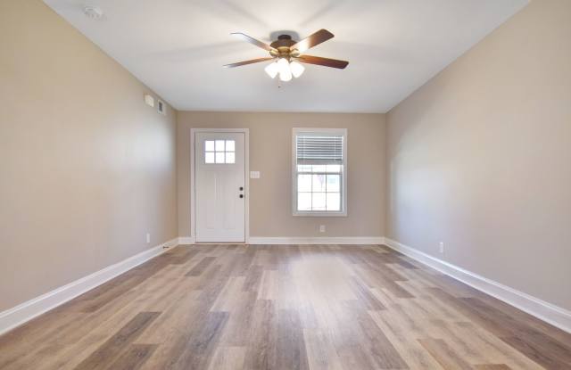 Pet Friendly Three Bedroom! Gallery 3