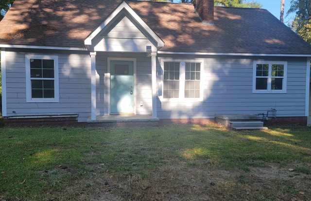 Spacious 4-Bed, 3-Bath Rental Gallery 3