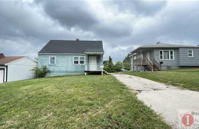 4 Bedroom/ 1.5 Bathrooms in Kansas City! - 8618 Highland Avenue, Kansas City, MO 64131