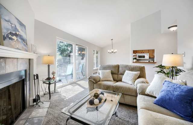 Cozy 2 Bedroom Condo in Auburn Gallery 1