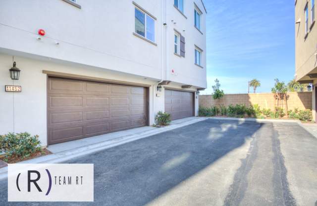Gorgeous 3 Story 4 Bedroom 3.5 Bathroom Brand New Residence in the heart of Artesia Gallery 3