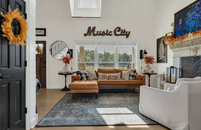 Charming 3BR House in Franklin Gallery 4