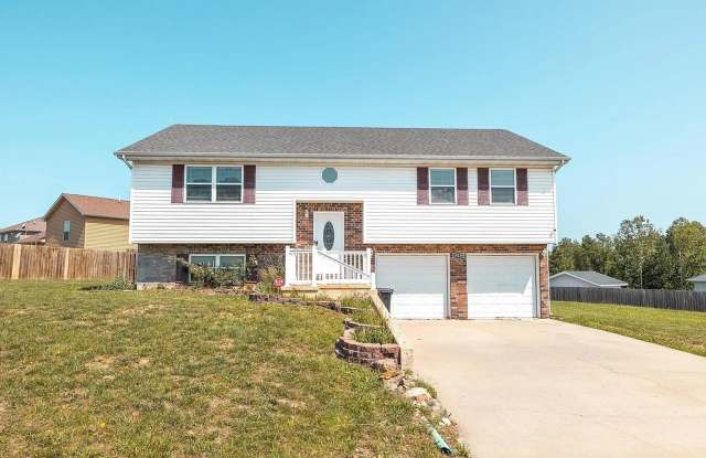 Beautiful Split Level in Northern Heights photos photos