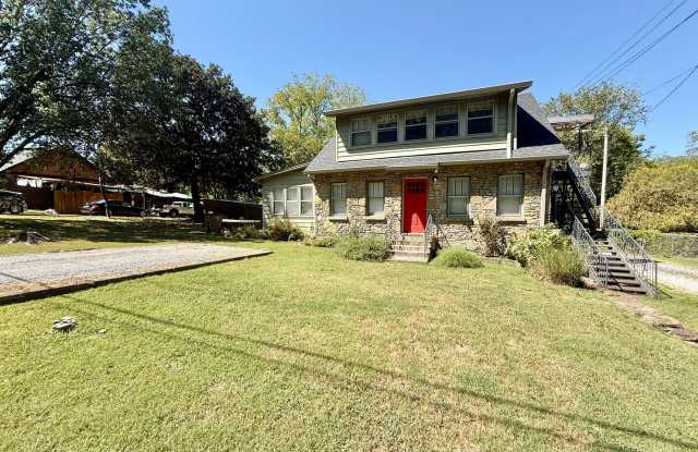 3 Bedroom Duplex in Madison $1700/mo. $1700 Deposit. photos photos