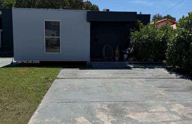 2341 SW 17th Ave photos photos