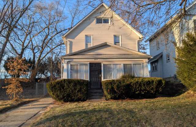 Charming 3-bedroom, 1.5-bathrooms home located in the heart of Akron photos photos