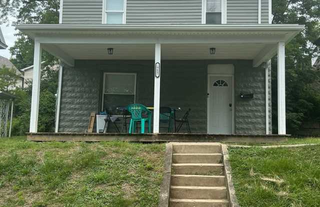 3 Bedroom House/ Downtown/ Available June 2, 2027! Gallery 4