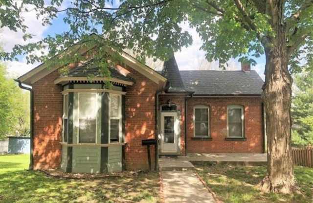 610 N Broadway St - 610 North Broadway Street, Leavenworth, KS 66048