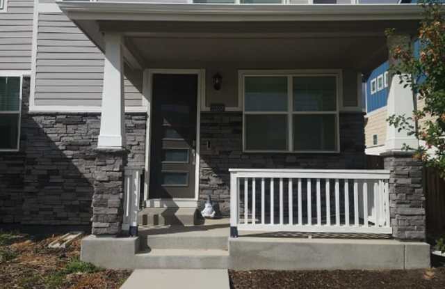 Beautiful Newer 3-Bedroom Home in Horizon Uptown – Convenient to DIA, E-470 & Buckley SFB photos photos