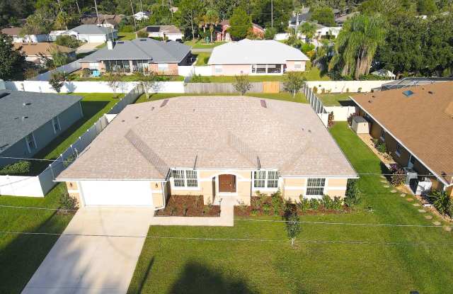 Spacious 4 Bed 2.5 Bath Home w Fully Fenced Yard for Rent! Gallery 4