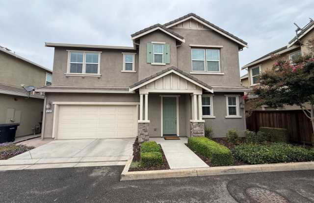 Two story located in Riverbank's desirable Crossroads subdivision! Gallery 1
