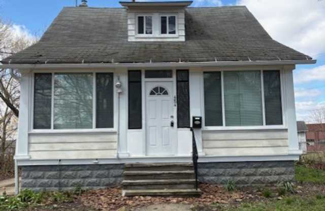 Cozy 2-Bed Single-Family in East Akron — Pet-Friendly, Garage + Covered Patio photos photos