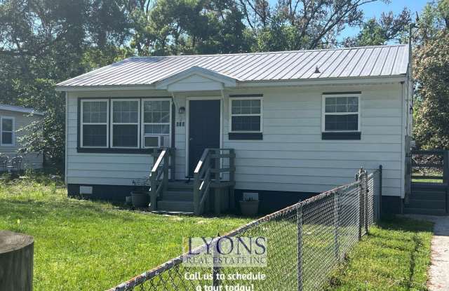 615 E Brookwood Dr - 615 East Brookwood Drive, Valdosta, GA 31601