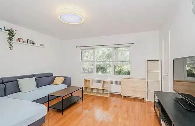 284 Bay 19th St # 5563 Gallery 1