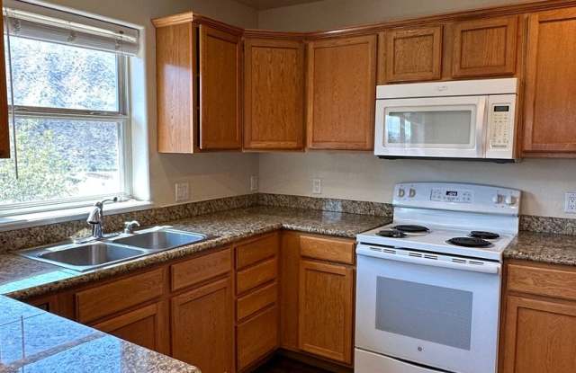 Three Bedroom Two and One Half Bath Duplex with Two Car Garage Gallery 3
