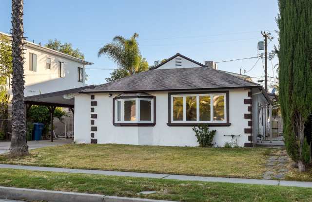 Gorgeous 4-Bedroom Pool Home South of the Boulevard photos photos