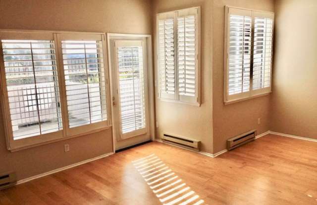 Great 1 bed, 1 bath Condo in Richmond's Marina Bay - COMING SOON !! - 187 Bayside Court, Richmond, CA 94804