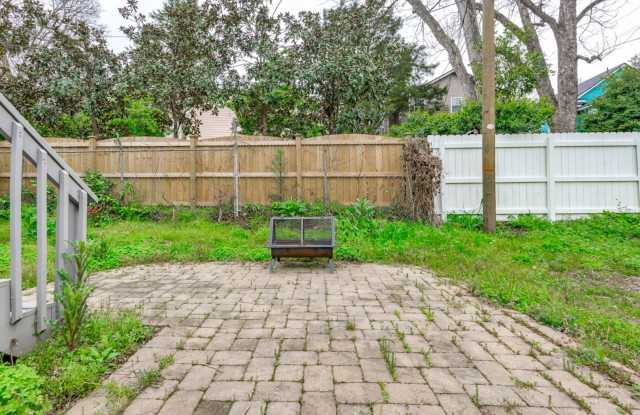 Pre-Leasing for the 27-28 School Year! - Well established neighborhood in prime location Gallery 3
