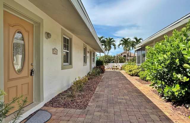 ***ANNUAL RENTAL***UNDER RENOVATIONS***NEW PICTURES TO COME***NO HOA*** Gallery 3