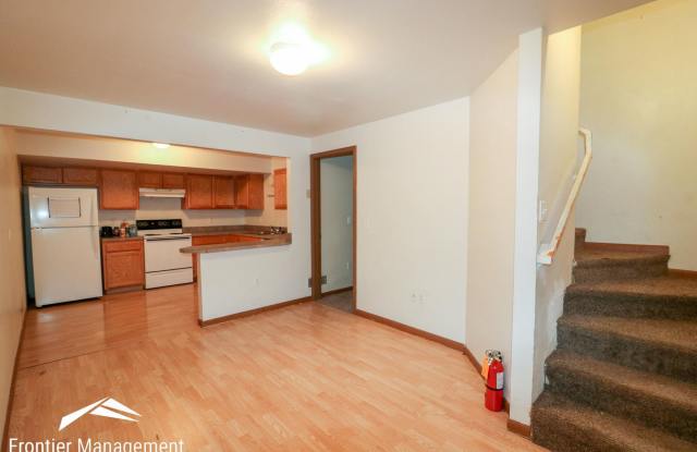 Cozy apartment next to City Park and near downtown Manhattan! Gallery 3