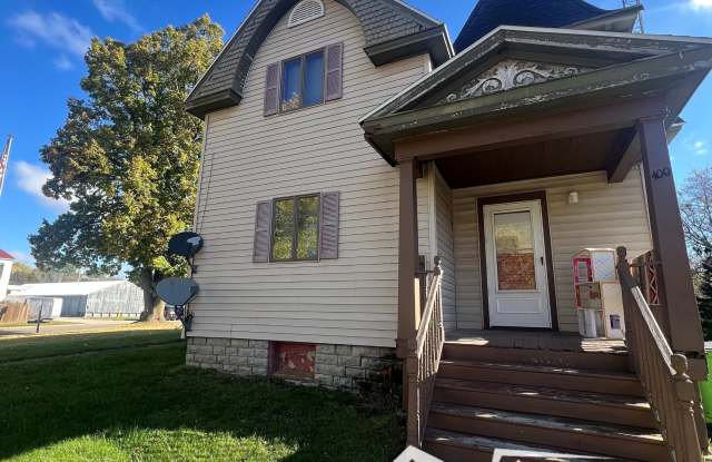 400 1/2 Main St - 400 Main Street, Fairwater, WI 53931