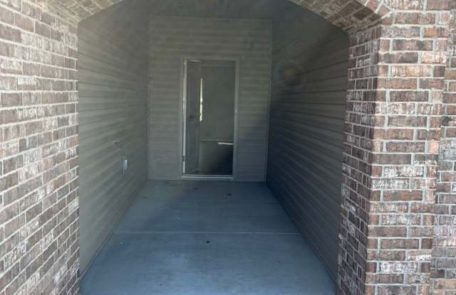 4 bedroom, 2 bathroom, and a 3 car garage in Republic!! Check this out! Gallery 3