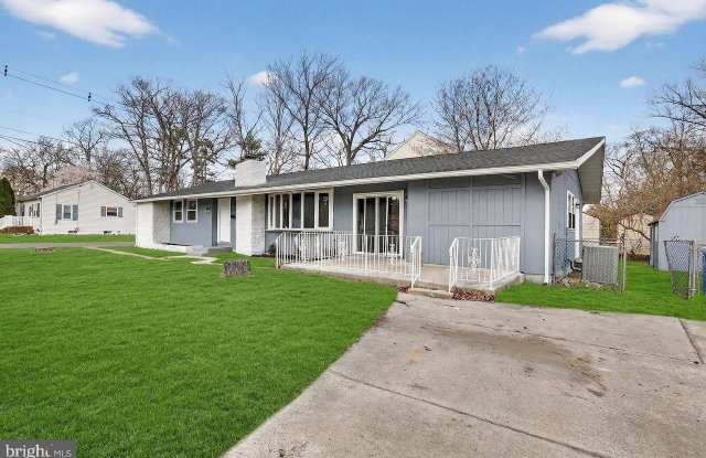 1102 EVERGREEN Boulevard Gallery 2