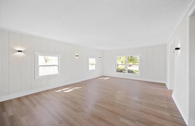 Dream House! Three Bedroom fully Renovated Ranch-style home! Gallery 4