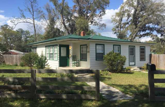 Pet Friendly 3BR/2BA Bungalow located in Gainesville Heights Available Mid-August! photos photos
