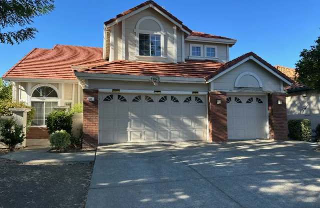 IDEAL ANTIOCH 4 BEDROOMS AND 3 BATHROOMS! NEW LAMINATE FLOORING ON MAIN LEVEL AND NEW INTERIOR PAINT photos photos