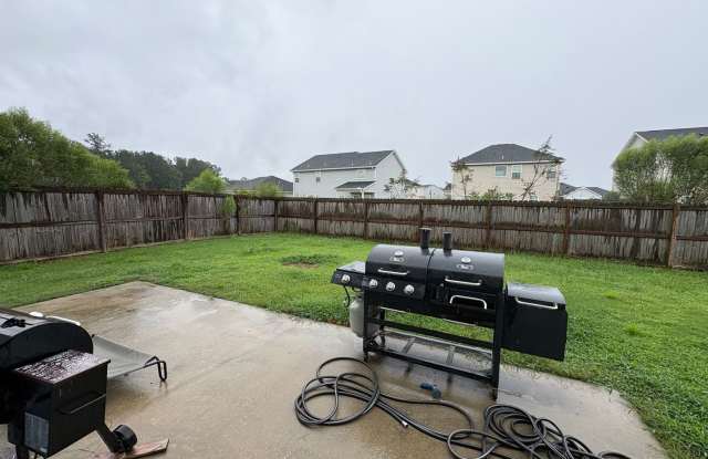 Spacious 4-bedroom/2.5 bathroom home in Tranquil South subdivision! Gallery 4