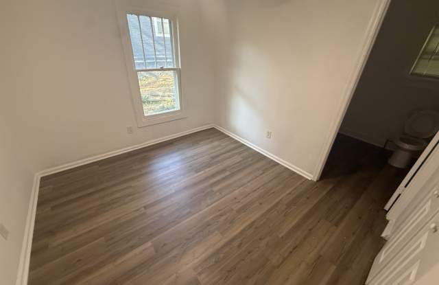 803 Moss Street Gallery 4