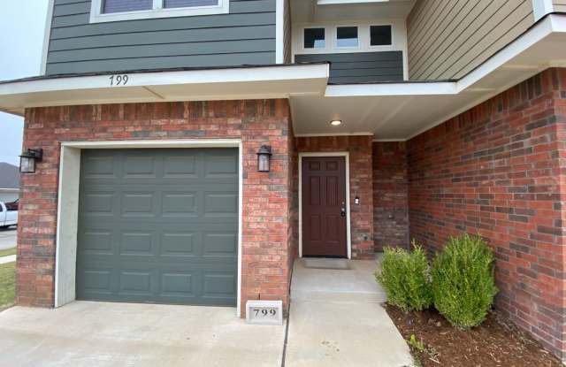 Storm Shelter Included!!! 3 Bed 2 Bath 1 Car Garage Townhome in Moore photos photos