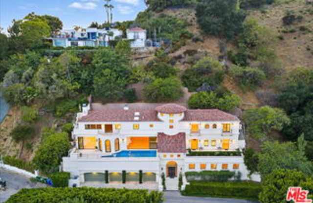 1675 Woods Drive photos photos