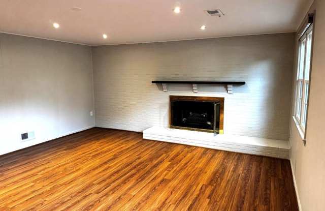 2507 MEREDITH DR Gallery 3