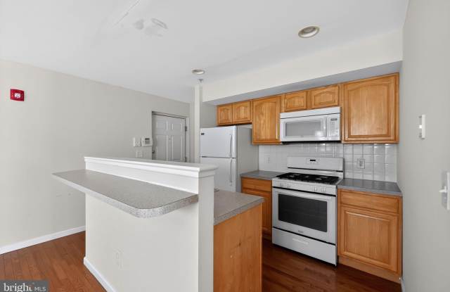 1521 N 15TH Street unit: 6 photos photos