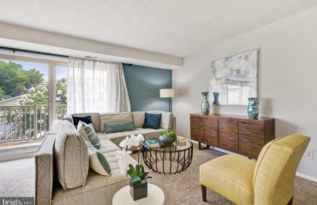 706 COUNTRY VILLAGE DRIVE photos photos