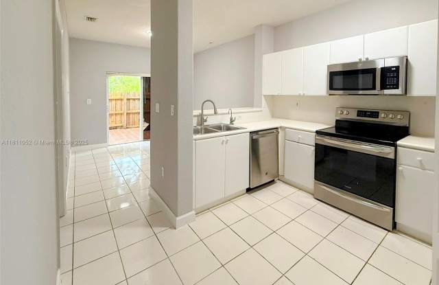 1677 SE 27th Ct photos photos