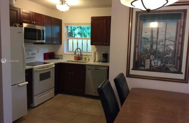 615 SW 16th Ct Gallery 2