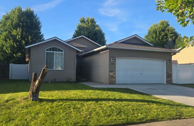 For Rent: 3 Bed, 2 Bath Home with Garage in Sunshine Meadows - 2765 West Wilbur Avenue, Coeur d'Alene, ID 83815