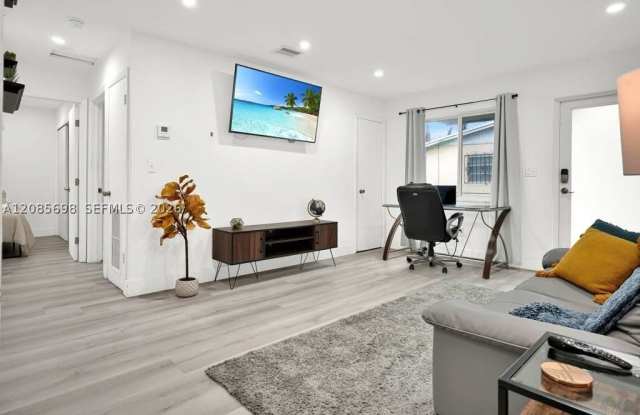 300 NW 82nd Ter Gallery 2