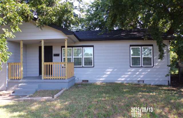Move In Special: $200 off on The First Full Month' Rent! photos photos