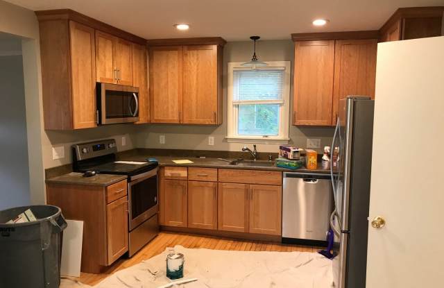 Updated House in Saint Paul. - 1622 Van Buren Avenue, St. Paul, MN 55104