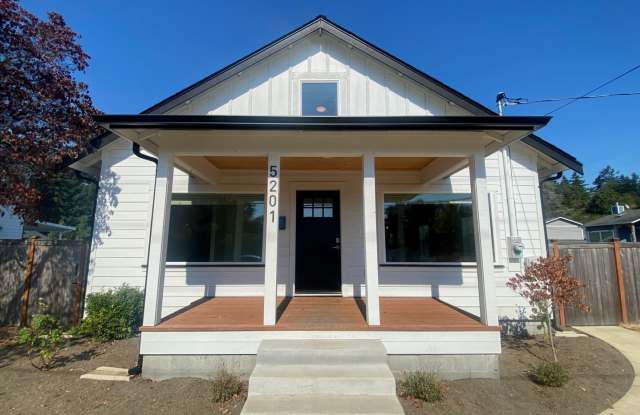 Vintage University Place Four Bedroom photos photos